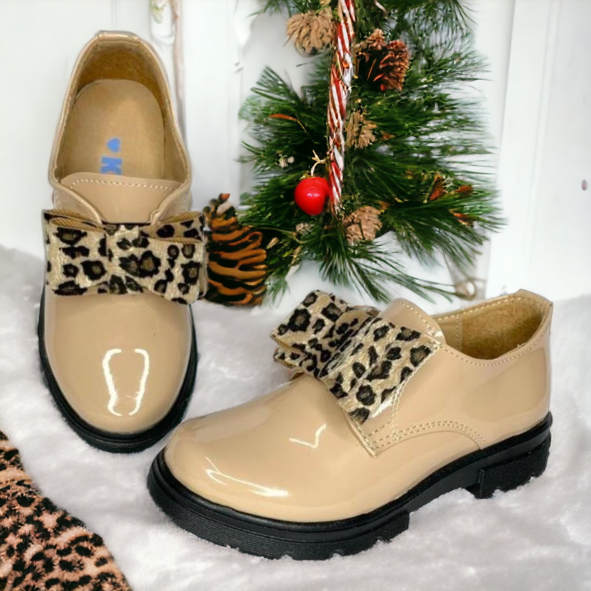 Zapato Para Nina Ajuste Con Resorte Con Flores Piel Beige Las Cuatas.